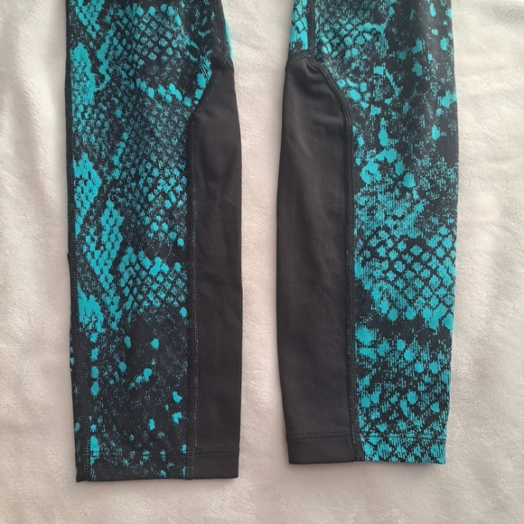 Nike Epic Lux Tight Python Black and Blue Leggings - Picture 3 of 13